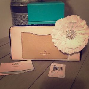 Coach wallet with tags 💖